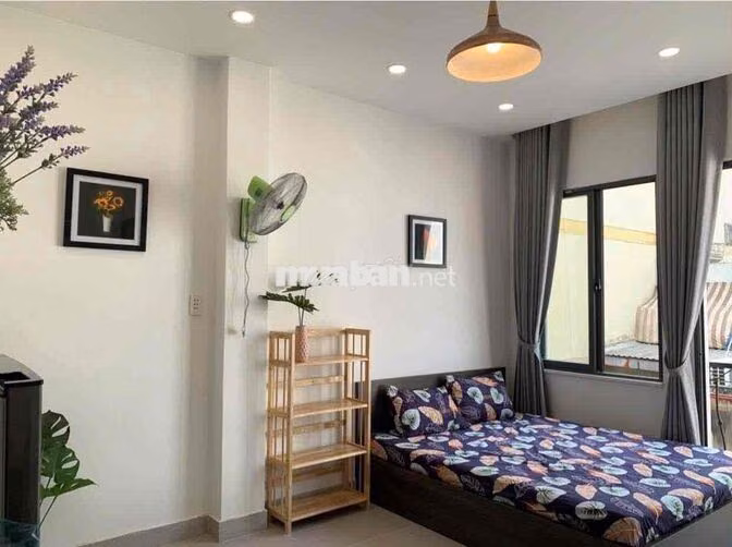 CHO THUÊ PHÒNG BAN CÔNG FULL NỘI THẤT GIÁ RẺ GẦN VĂN LANG CƠ SỞ 1 RẺ