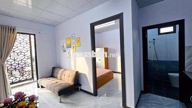 1PN BAN CÔNG TÁCH BẾP THANG MÁY DẠNG CHDV TRÊN TRỤC QL50 - gần UEH N