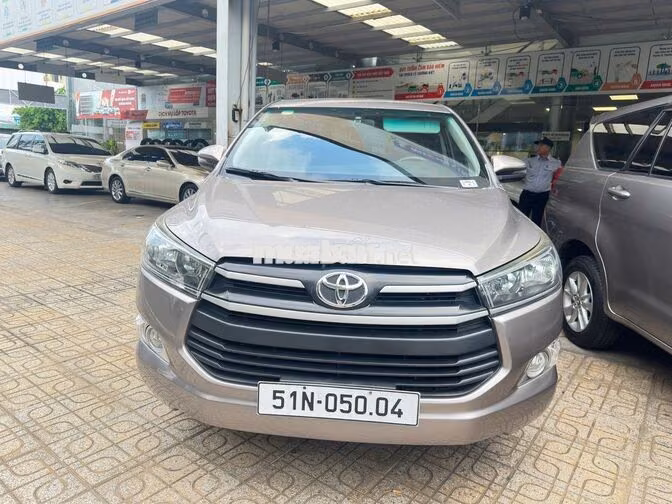 Toyota Innova 2.0G 2018 Số tự động, màu đồng