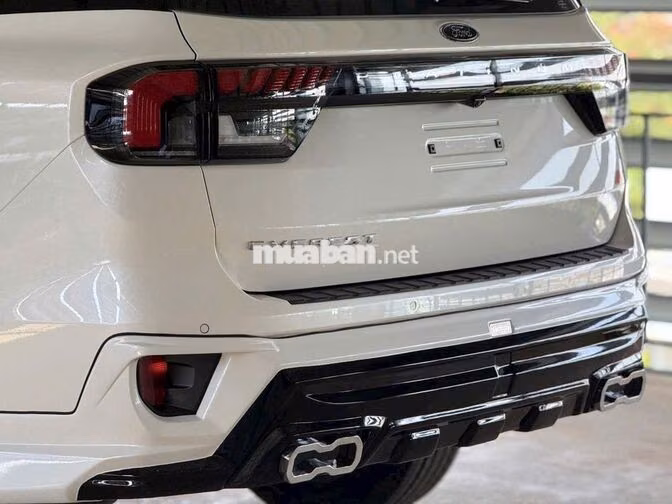 Ford Everest Platinum Máy Xăng 2.3L 300 mã lực