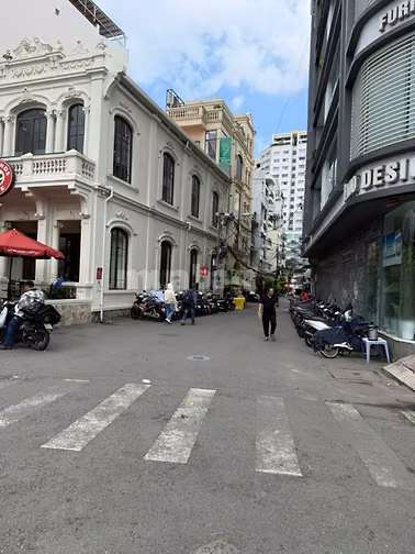 Bán nhà 183 bến vân đồn Phường khánh hội Q4,dt:3.5x13.5m,giá:14.9tỷ