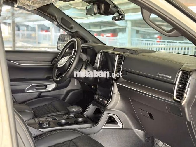 Ford Everest Platinum Máy Xăng 2.3L 300 mã lực