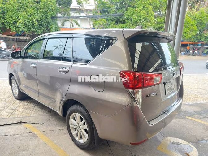 Toyota Innova 2.0G 2018 Số tự động, màu đồng