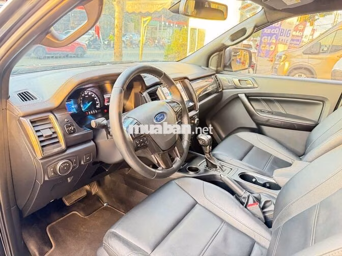 Ford Everest 2019 Titanium 1 chủ - 200tr nhận xe