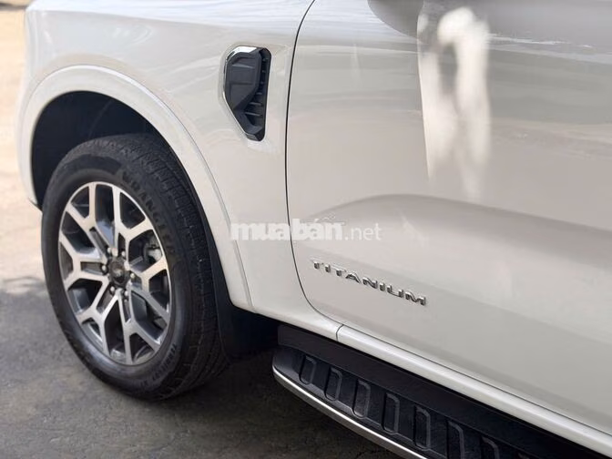 Ford Everest Titanium 4x2 2025 - ODO: 19.000km