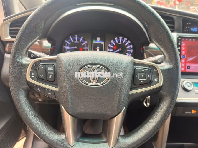 Toyota Innova 2.0G 2018 Số tự động, màu đồng