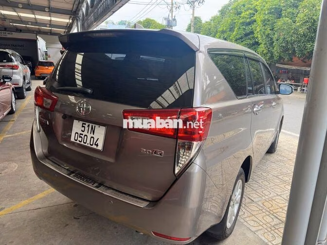 Toyota Innova 2.0G 2018 Số tự động, màu đồng