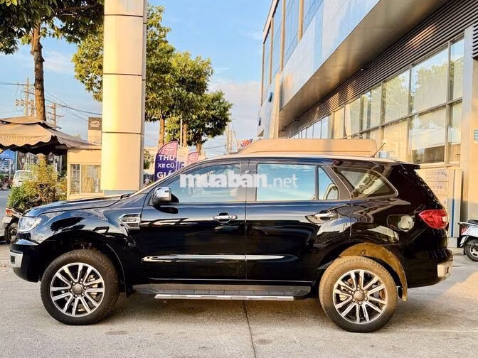 Ford Everest 2019 Titanium 1 chủ - 200tr nhận xe