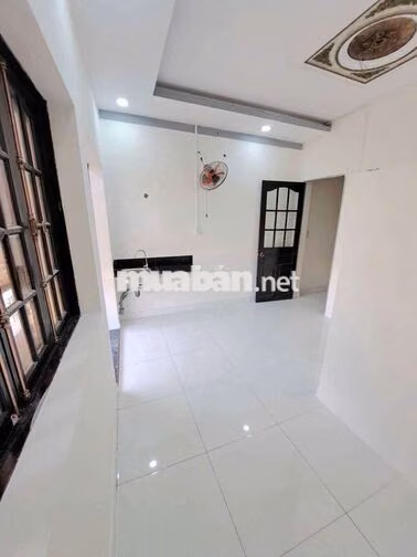 PHÒNG TRỌ GIÁ RẺ CÓ BAN CÔNG MẶT TIỀN ĐƯỜNG GẦN BẾN XE AN SƯƠNG