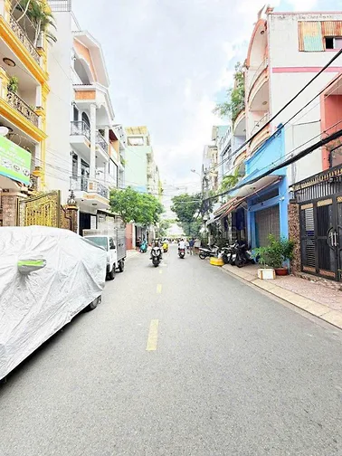 Bán nhà mặt tiền - đường Ca Văn Thỉnh, P11, Tân Bình. 4m x 18m.