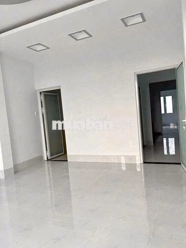 Nhà 3 lầu 6PN mặt tiền đường Trần Hoàng Na chỉ 22 triệu