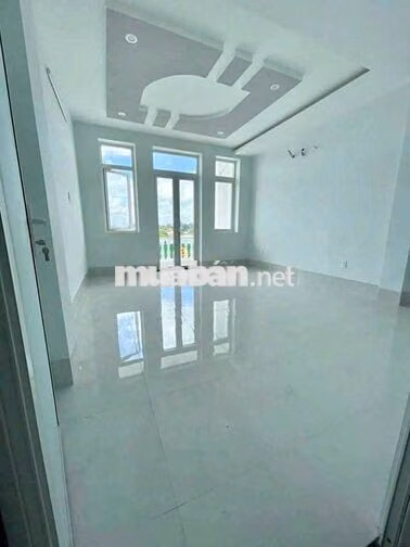 Nhà 3 lầu 6PN mặt tiền đường Trần Hoàng Na chỉ 22 triệu
