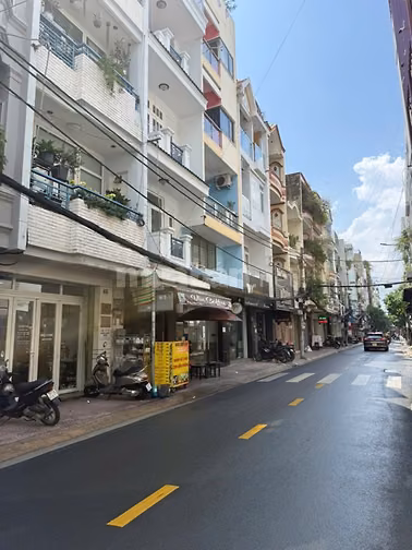 Bán nhà đoàn nhữ hài Phường xóm chiếu Q4,dt:3,5x15,5m,giá:16.7tỷ(3 lầu
