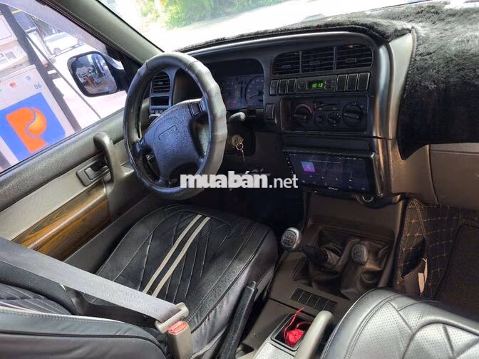Isuzu Trooper 7 chỗ Số sàn Đen