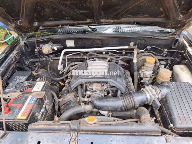 Isuzu Trooper 7 chỗ Số sàn Đen
