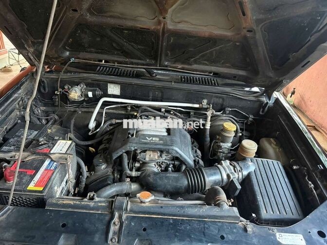 Isuzu Trooper 7 chỗ Số sàn Đen