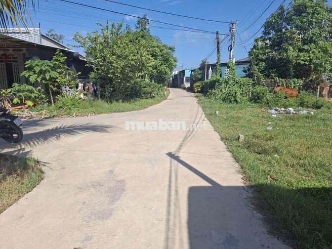 Nhà 2 phòng ngủ 123m2 có thổ. Gần KCN Phước Đông. 870tr