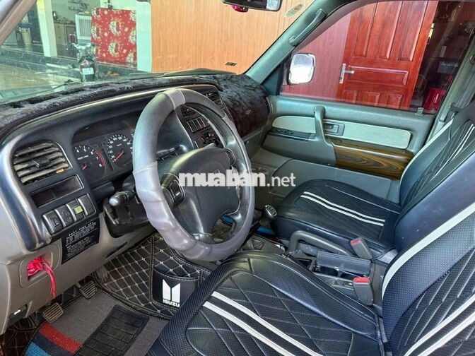 Isuzu Trooper 7 chỗ Số sàn Đen
