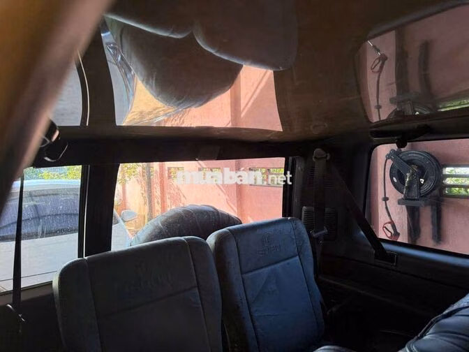 Isuzu Trooper 7 chỗ Số sàn Đen