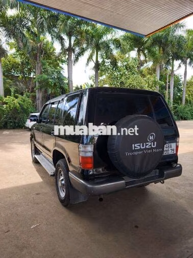 Isuzu Trooper 7 chỗ Số sàn Đen