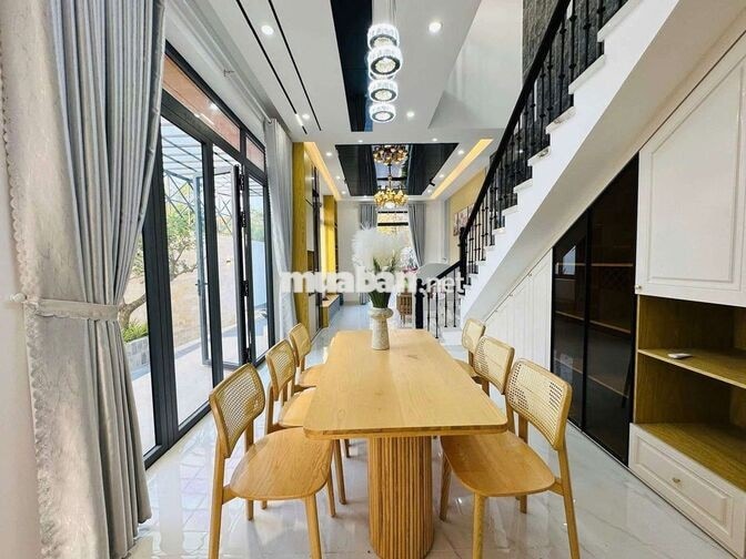 VILLA SÂN VƯỜN 288M2 FULL NỘI THẤT GIÁP RANH BÌNH CHÁNH