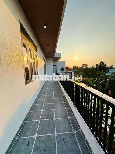 VILLA SÂN VƯỜN 288M2 FULL NỘI THẤT GIÁP RANH BÌNH CHÁNH
