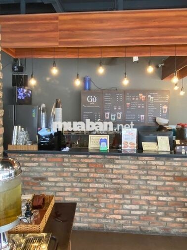Tuyển NAM phục vụ ca sáng tối