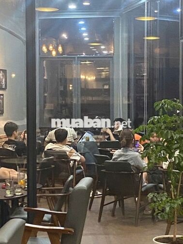 Tuyển NAM phục vụ ca sáng tối