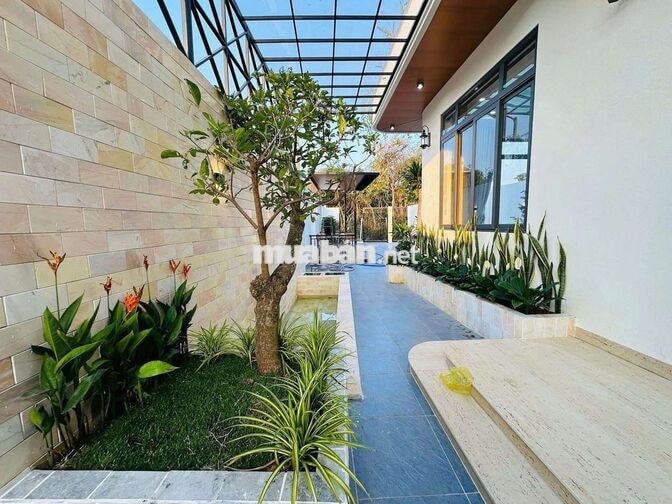 VILLA SÂN VƯỜN 288M2 FULL NỘI THẤT GIÁP RANH BÌNH CHÁNH