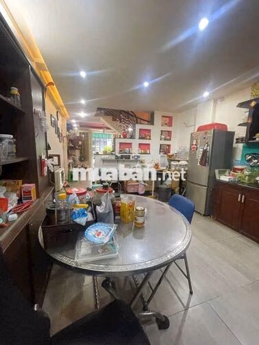 Mặt tiền đg 8 m Bình phú Quận 6