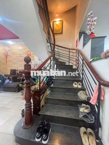 Mặt tiền đg 8 m Bình phú Quận 6