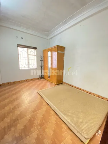 Cho thuê nhà mặt ngõ phố Lĩnh Nam, ngõ oto tránh, kinh doanh, 60m2.