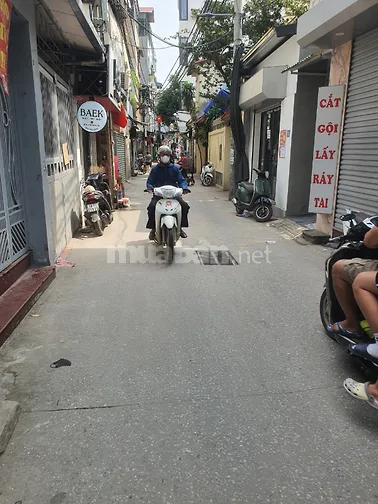 Cho thuê nhà mặt ngõ phố Lĩnh Nam, ngõ oto tránh, kinh doanh, 60m2.