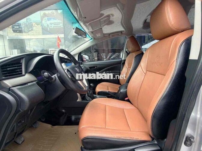 Toyota Innova 2021 Số sàn Bạc 7 chỗ
