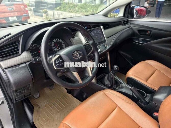 Toyota Innova 2021 Số sàn Bạc 7 chỗ