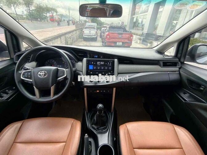 Toyota Innova 2021 Số sàn Bạc 7 chỗ
