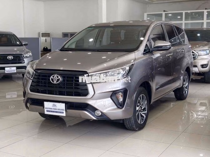 Toyota Innova 2021 Số sàn 70000 km màu Đồng