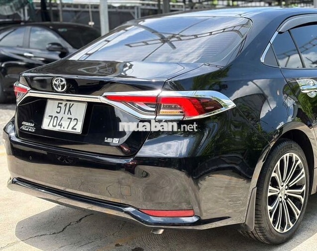 Toyota Corolla Altis 1.8V 2023 màu đen - 37.000 km
