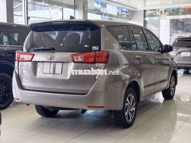Toyota Innova 2021 Số sàn 70000 km màu Đồng