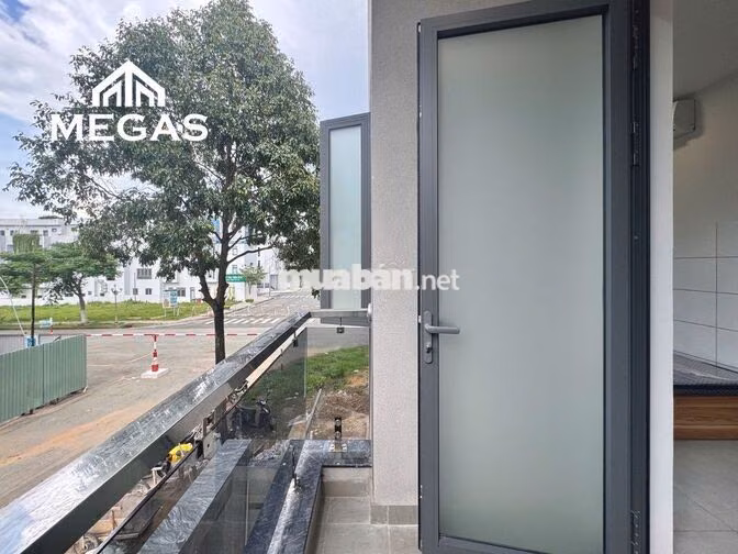 CHDV BAN CÔNG FULL NỘI THẤT NGAY THỐNG NHẤT, ĐỐI DIỆN TT GDQP LÀNG ĐH 