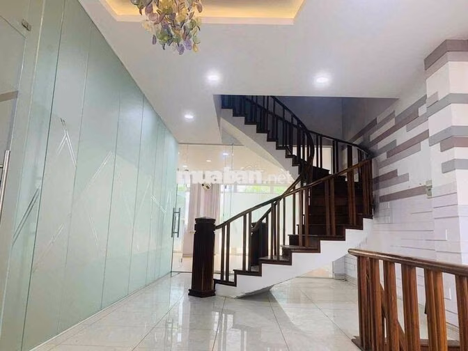 Cho thuê nhà KDC Him Lam Q7, 7.5x20m, 1 Hầm 3 Lầu, Giá 55tr