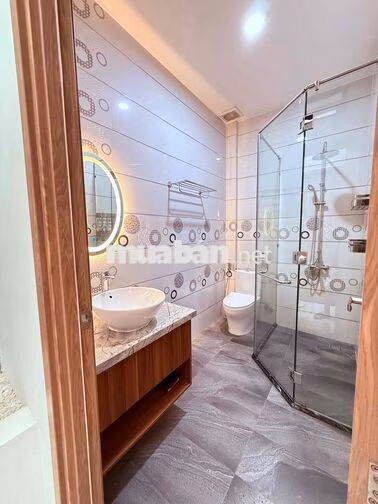 Cần cho thuê nhà full nội thất cao cấp