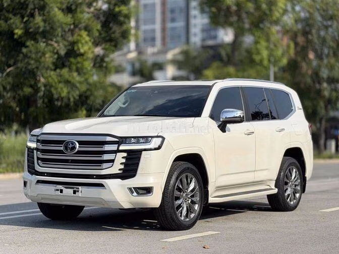Toyota Land Cruiser 3.5 V6 2024 Trắng nâng cấp