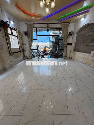 NHÀ 3 TẦNG CÓ SÂN THƯỢNG GIÁP QUẬN 4 ĐOÁN ĐẦU CẦU THỦ THÊM