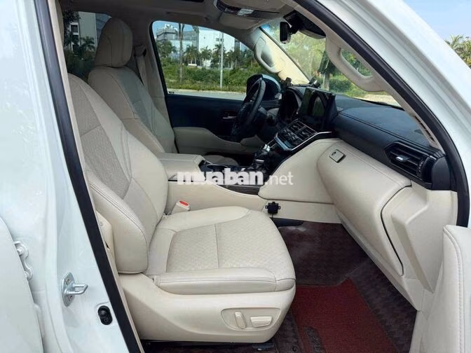 Toyota Land Cruiser 3.5 V6 2024 Trắng nâng cấp