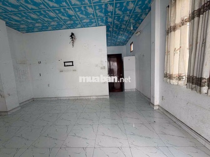 NHÀ 3 TẦNG CÓ SÂN THƯỢNG GIÁP QUẬN 4 ĐOÁN ĐẦU CẦU THỦ THÊM