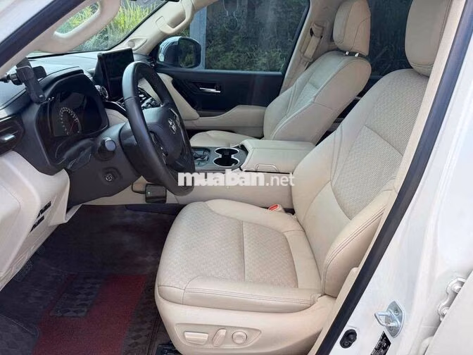 Toyota Land Cruiser 3.5 V6 2024 Trắng nâng cấp