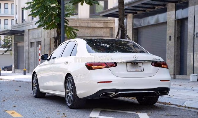 Mercedes E300 AMG 2021 Trắng 60000 km