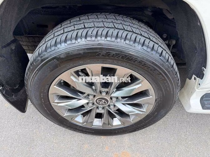 Toyota Land Cruiser 3.5 V6 2024 Trắng nâng cấp