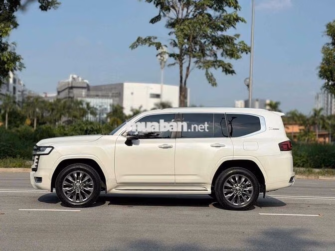 Toyota Land Cruiser 3.5 V6 2024 Trắng nâng cấp